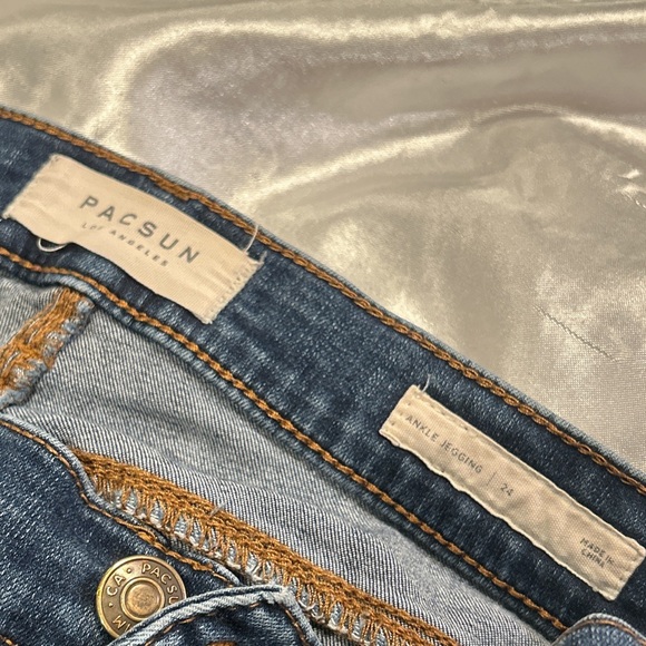 ♡distressed jeans ♡ - Picture 5 of 5